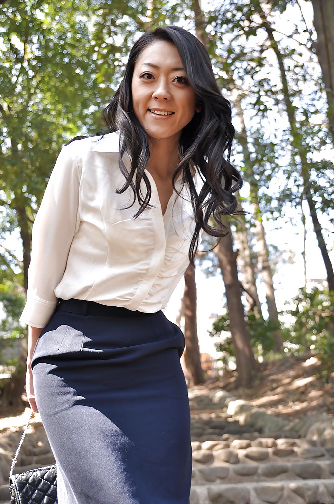 Asian milf saeko kojima es la demostración de su culo, mientras que al aire libre
 #50043365