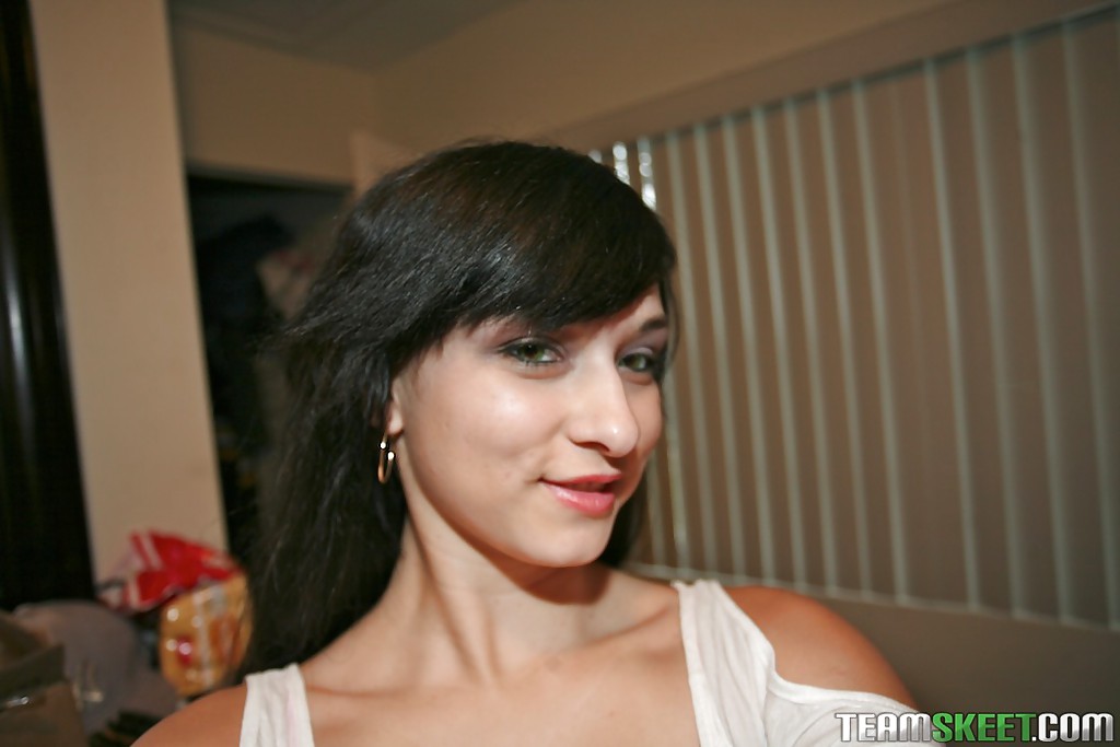 Sweet brunette amateur Mandy Sky revealing her petite curves #54889525
