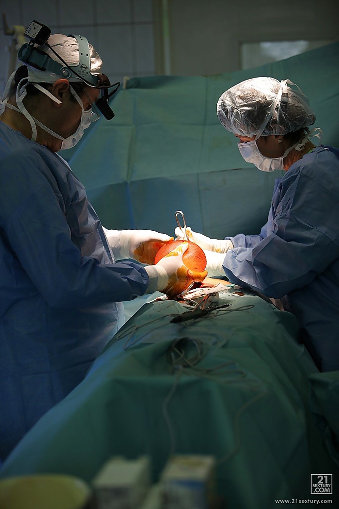 Aletta ocean passa attraverso un'operazione di chirurgia plastica di successo
 #52515831