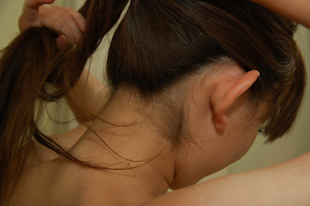 Joven asiática delgada con la raja sin afeitar saki mitsui tomando la ducha
 #50145665