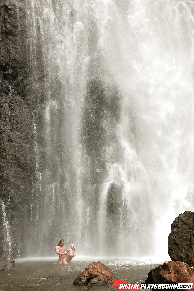 Stunning milf Jesse Jane fucks outdoor in the waterfall on cam #52373319