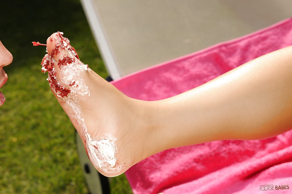 Smoking hot asian babe Asa Akira gets her sweet toes licked outdoor #50911270