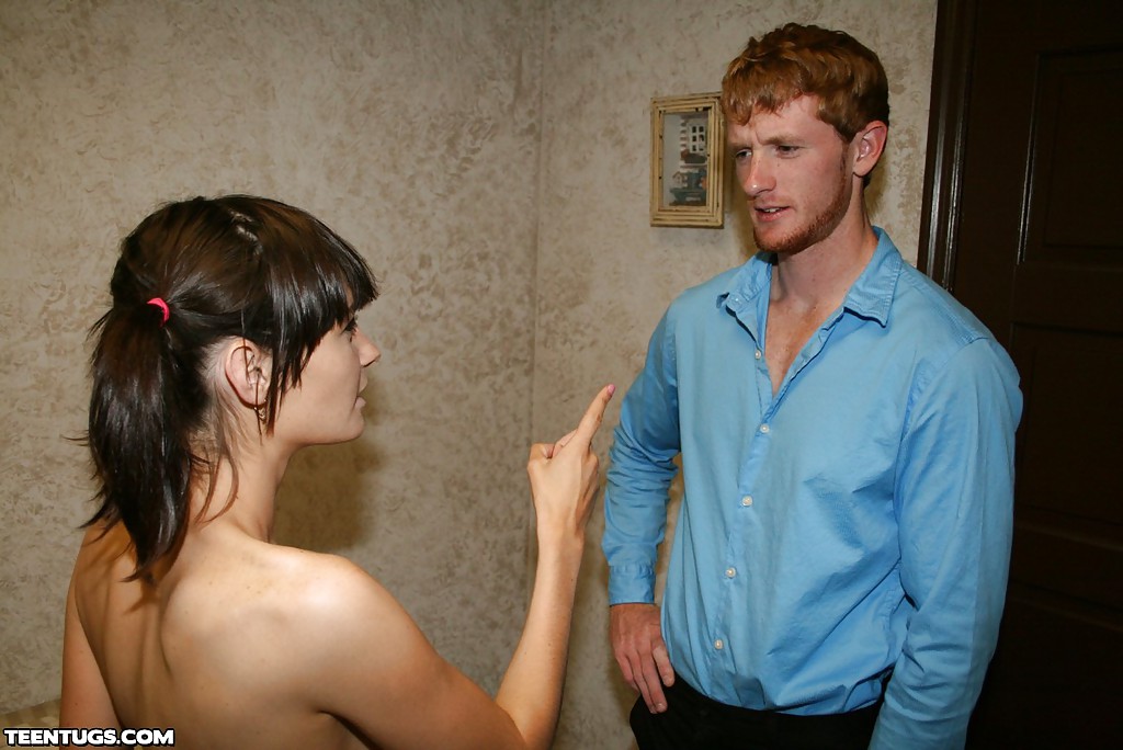 Joven delgada en calcetines a rayas es engañada en una paja #51955226