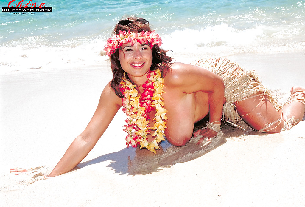 Seductive fatty Chloe Vevrier displaying her fat tits on the hawaiian beach #50165512