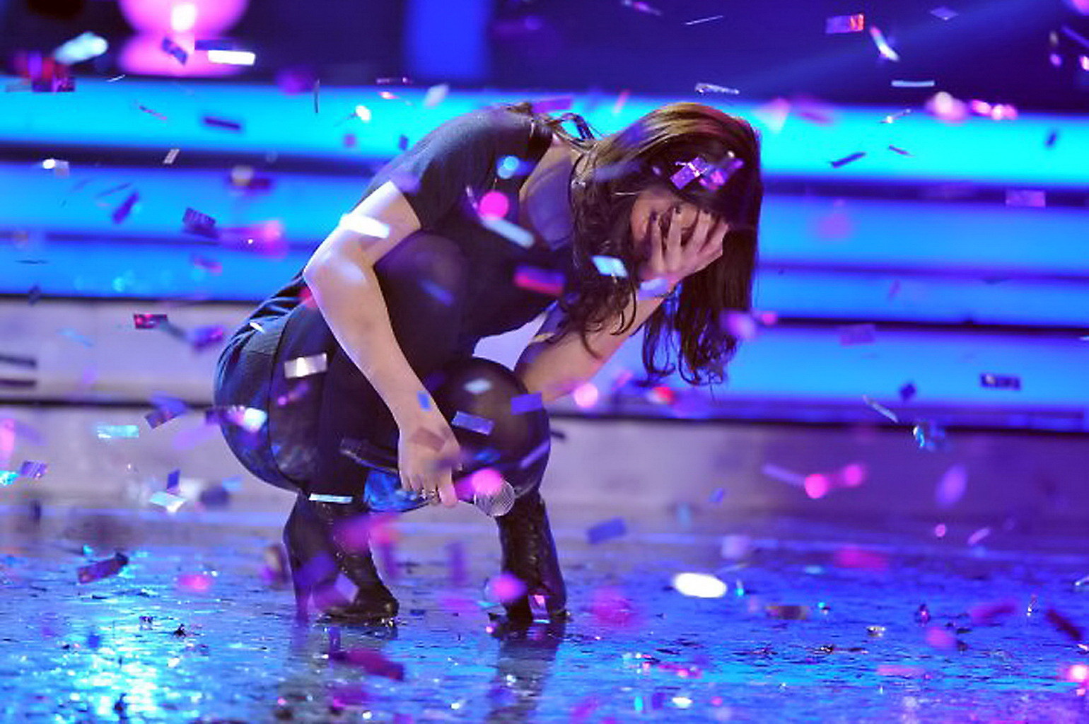 Lena meyer-landrut upskirt in collant al concorso di canzone di eurovisione
 #75347390