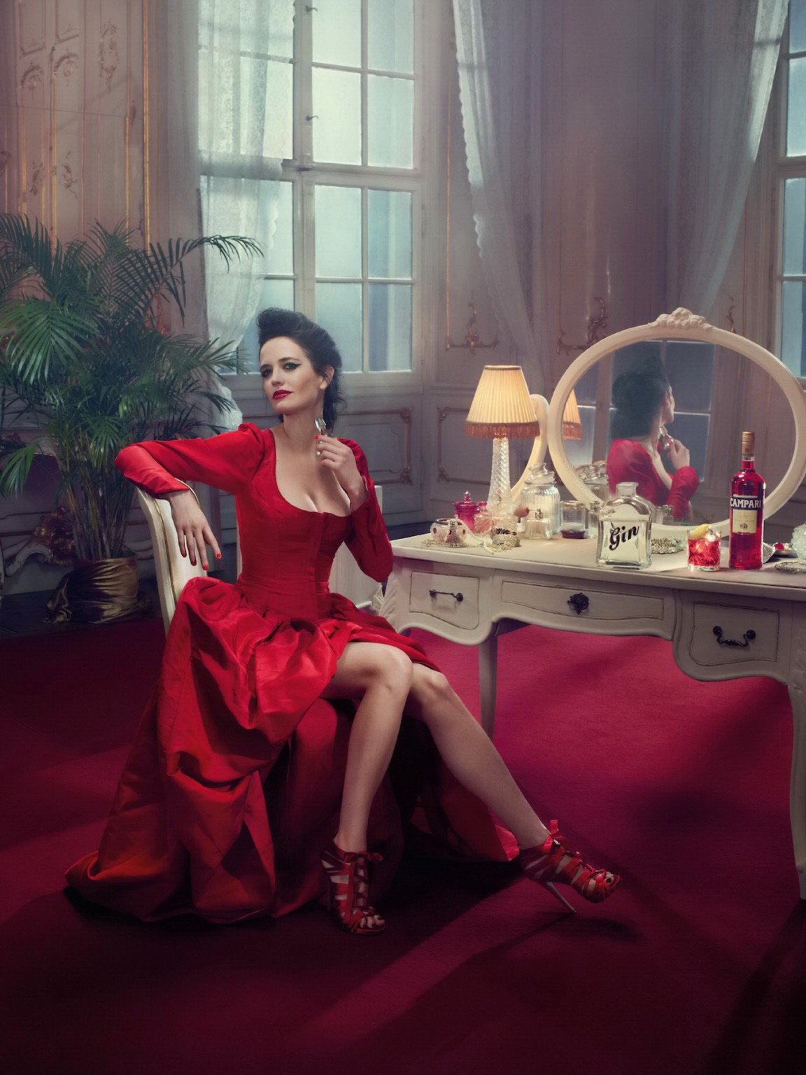 Eva green tetona y de piernas largas luciendo varios conjuntos rojos para el calendario campari 2015 p #75181682