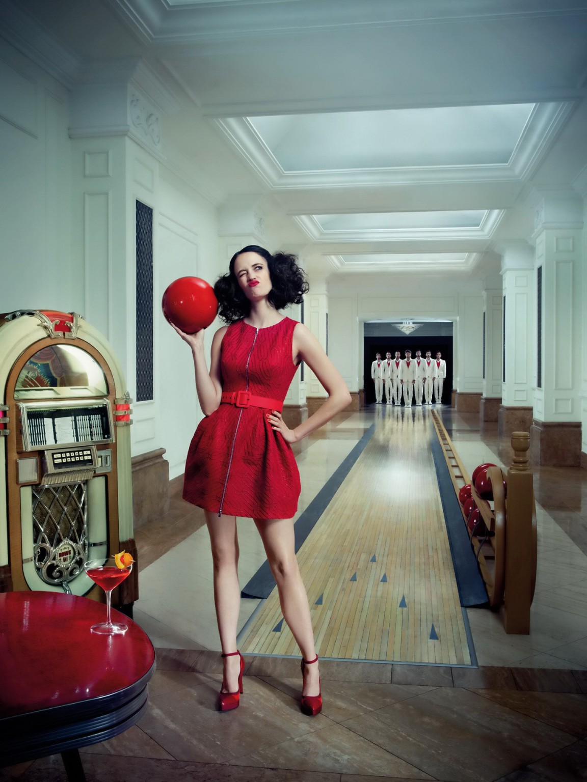 Eva green vollbusig und langbeinig in verschiedenen roten Outfits für den Campari-Kalender 2015 p
 #75181730