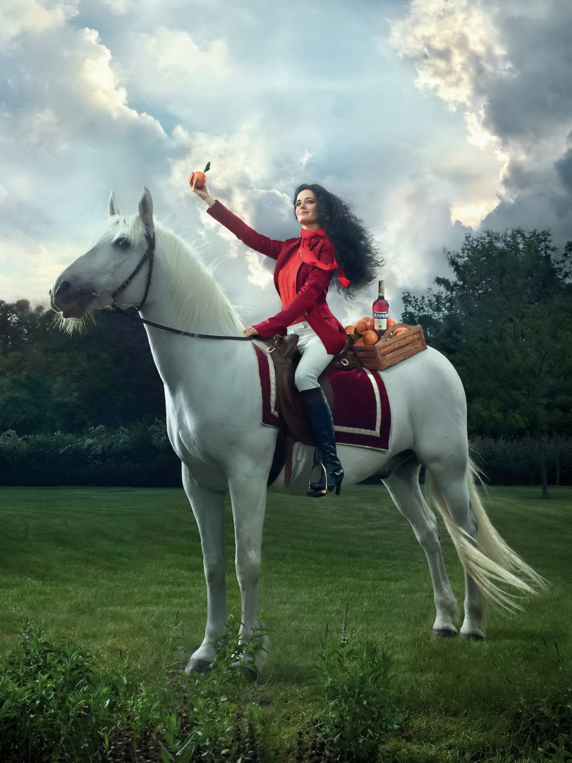 Eva green tetona y de piernas largas luciendo varios conjuntos rojos para el calendario campari 2015 p #75181763