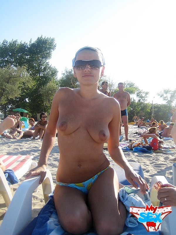 Amateur girlfriend showing body in the hot bikini #68147899