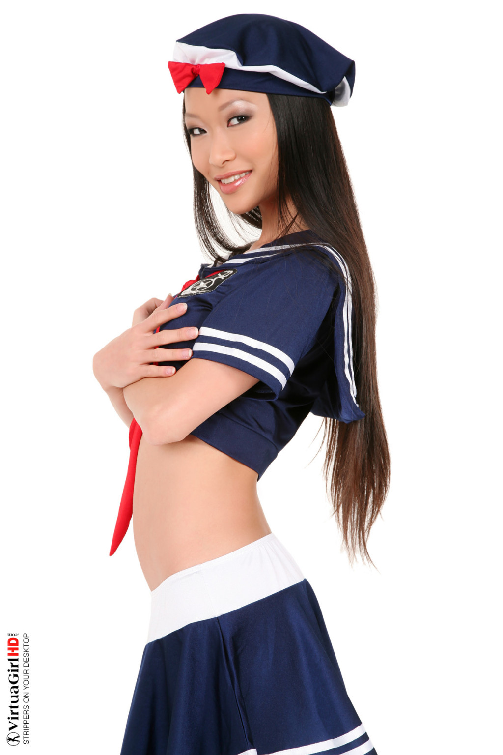 Belleza asiática quitándose el uniforme de marinero sexy
 #69880425