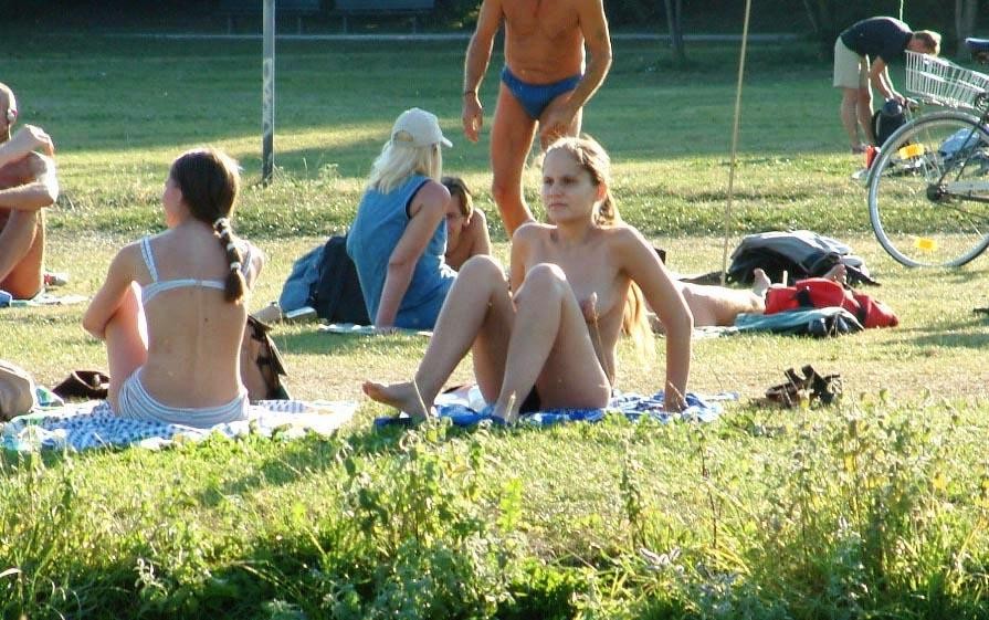 Attenzione - foto e video di nudisti davvero incredibili
 #72275654