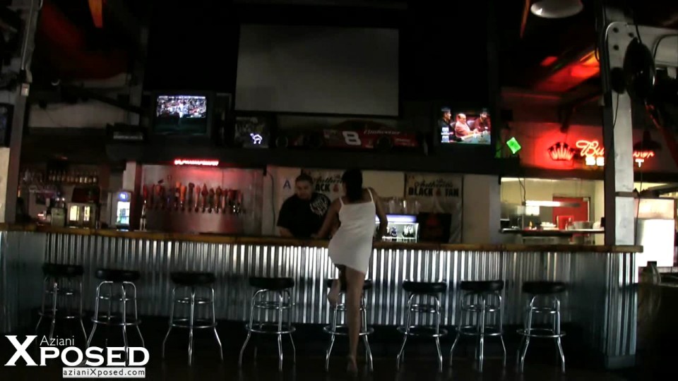 Gorgeous Cassidey takes us to her favorite sports bar and decides to get naked o #70457794