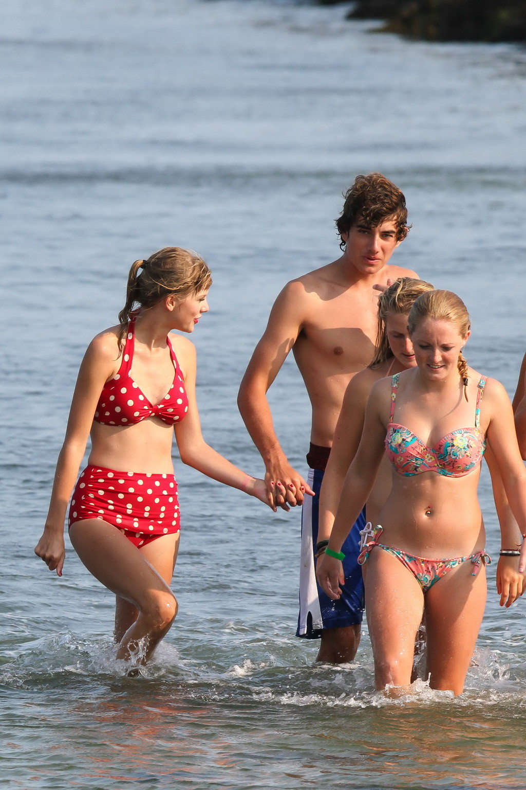 Taylor Swift shows her hot body wearing polka dot bikini at a beach in Cape Cod #75254273