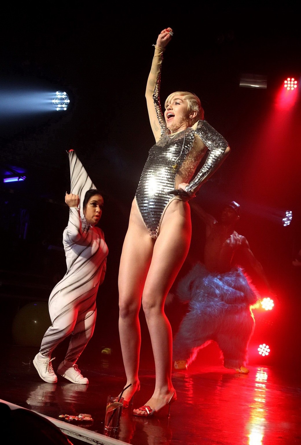 Miley Cyrus giving a blowjob to a blow up doll on stage at GAY Club in London #75197078