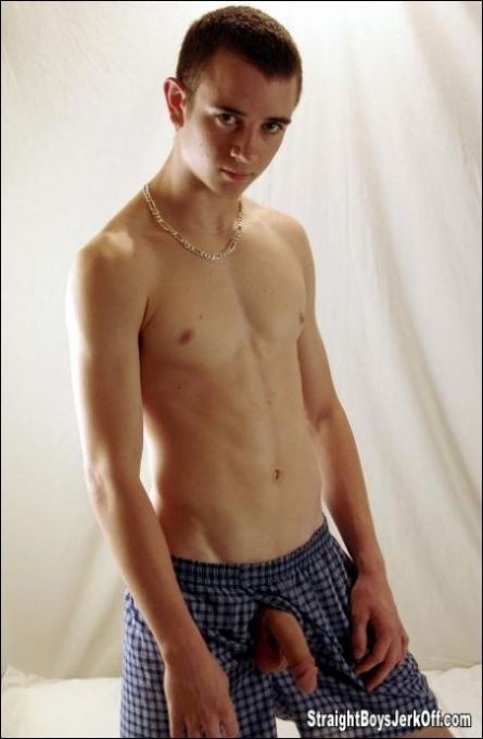 Sexy estudiante mostrar sus comodidades picantes con su placer
 #76996823