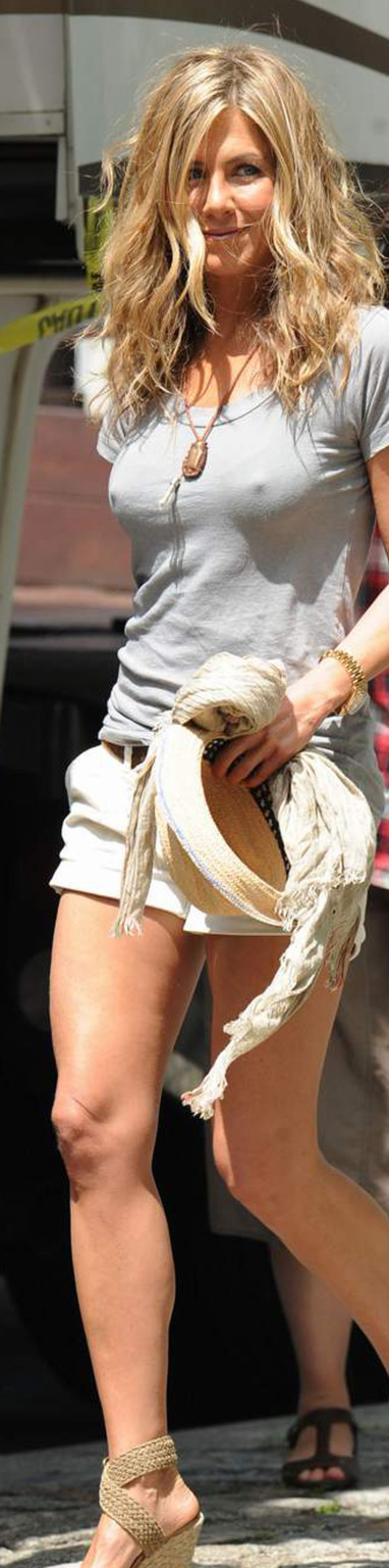 Jennifer Aniston upskirt and perfect cleavage #75281125