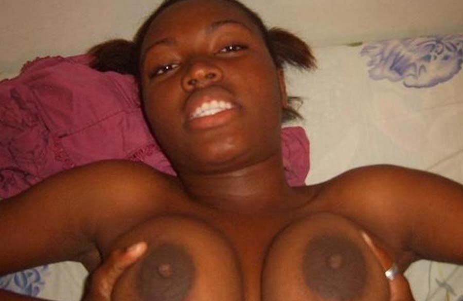 Ghetto Babes lieben es, ihre Beine zu spreizen
 #72631320