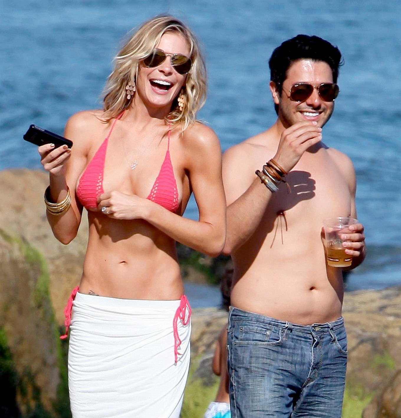 Leann rimes indossa tre diversi set di bikini sexy sulla spiaggia di Malibu
 #75290199