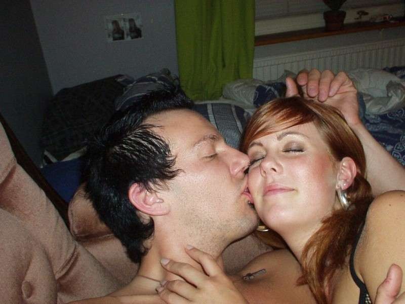 Rothaarige Freundin macht einen Blowjob auf dem Kolben ihres Bfs
 #70465440