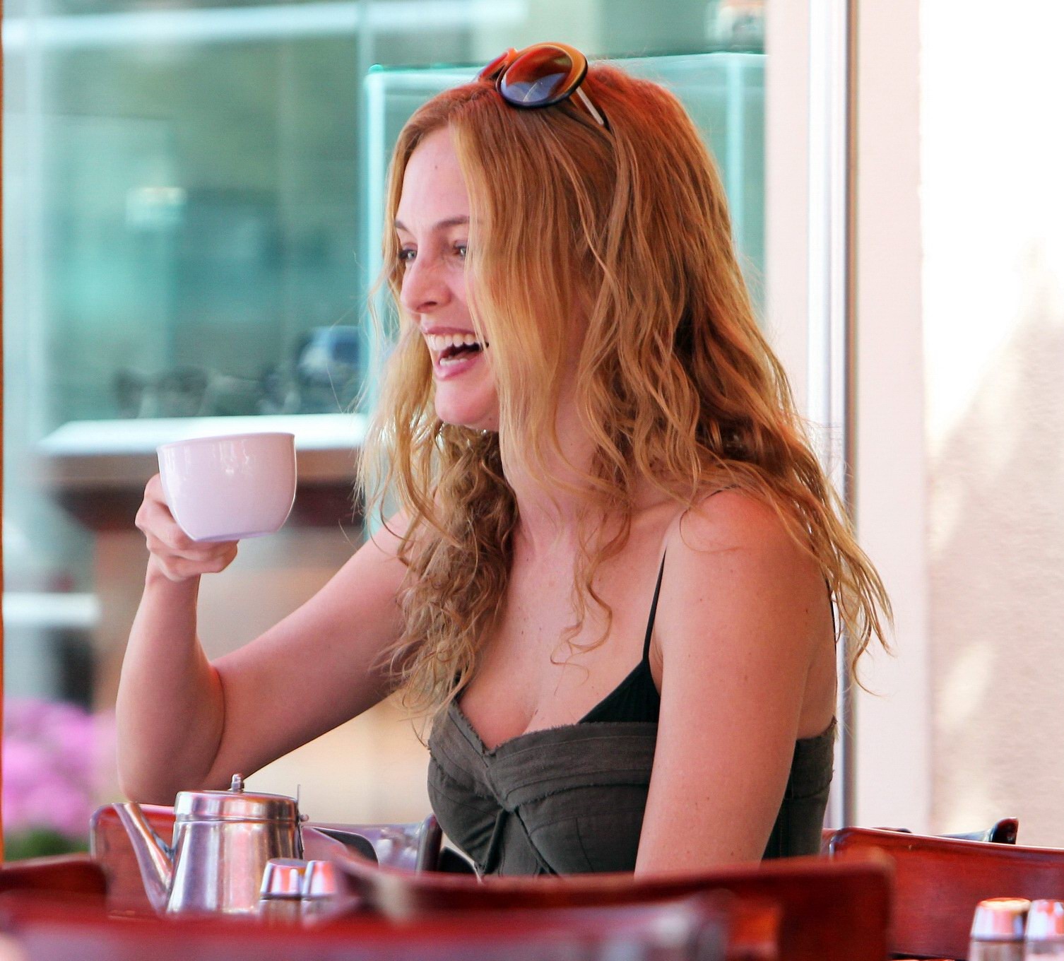 Heather Graham showing cleavage at the restaurant in Los Angeles #75250999