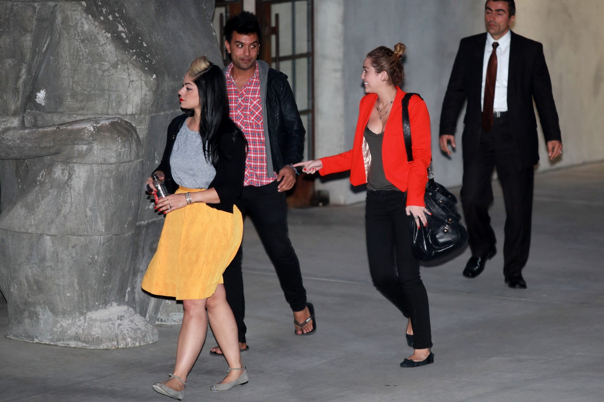 Miley cyrus tetona en sujetador pico en los angeles
 #75282672