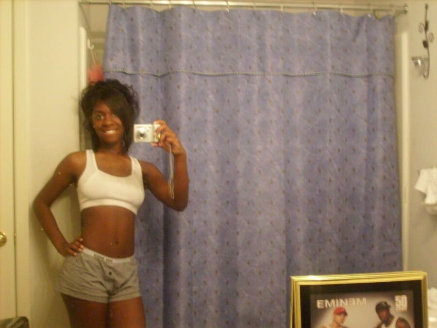 Diese schwarzen Teenie-Freundinnen posieren und sind nackt
 #67660034