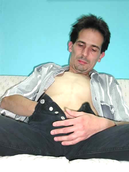 Chico amateur cachondo masturbándose
 #77010259