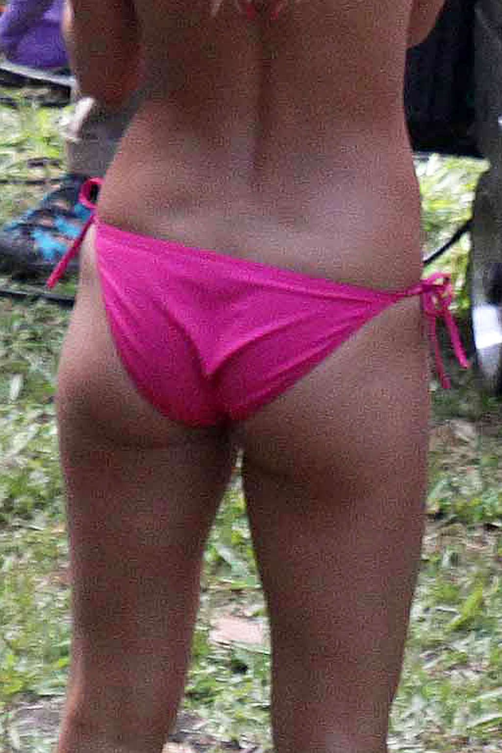 Jennifer aniston esponendo il suo cazzo di corpo sexy e culo caldo in bikini
 #75348343