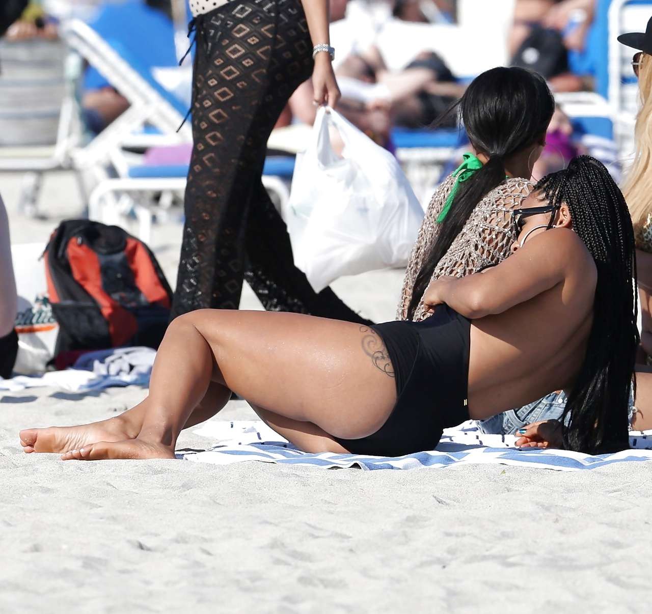 Christina milian exponiendo sus pezones en bikini en la playa
 #75229752