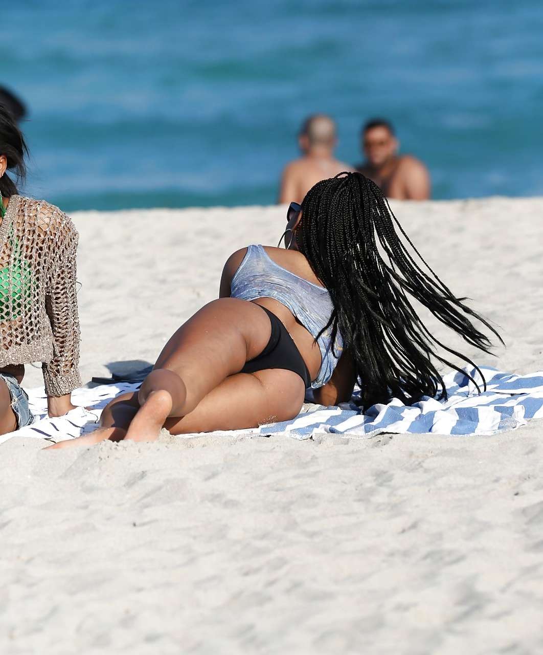 Christina milian exponiendo sus pezones en bikini en la playa
 #75229781