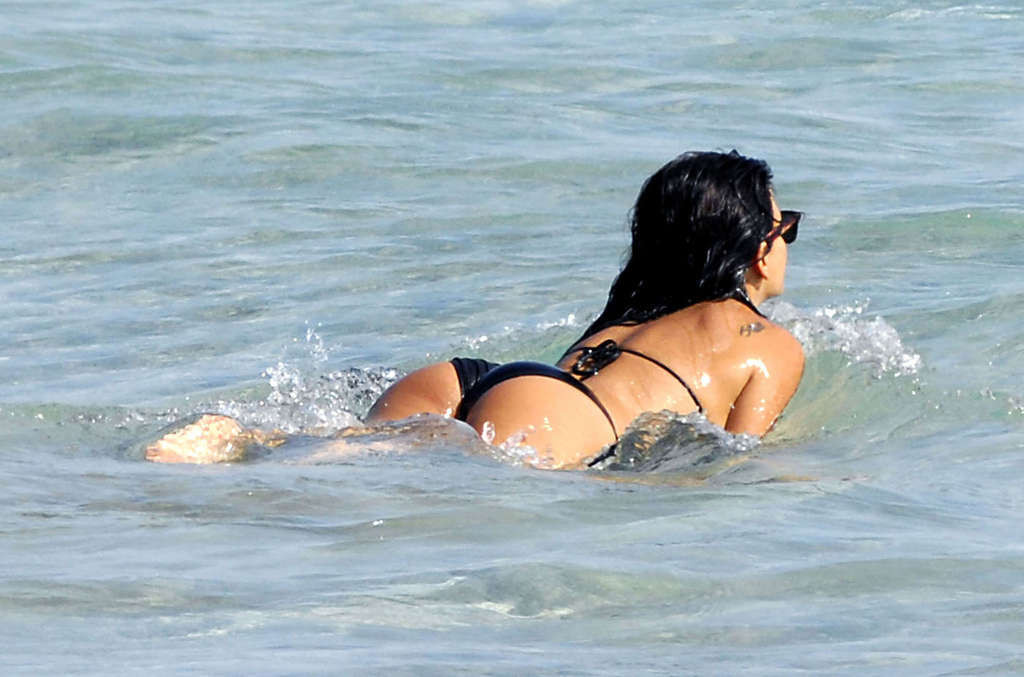 Monica Cruz enjoying on beach and showing sexy body #75374382