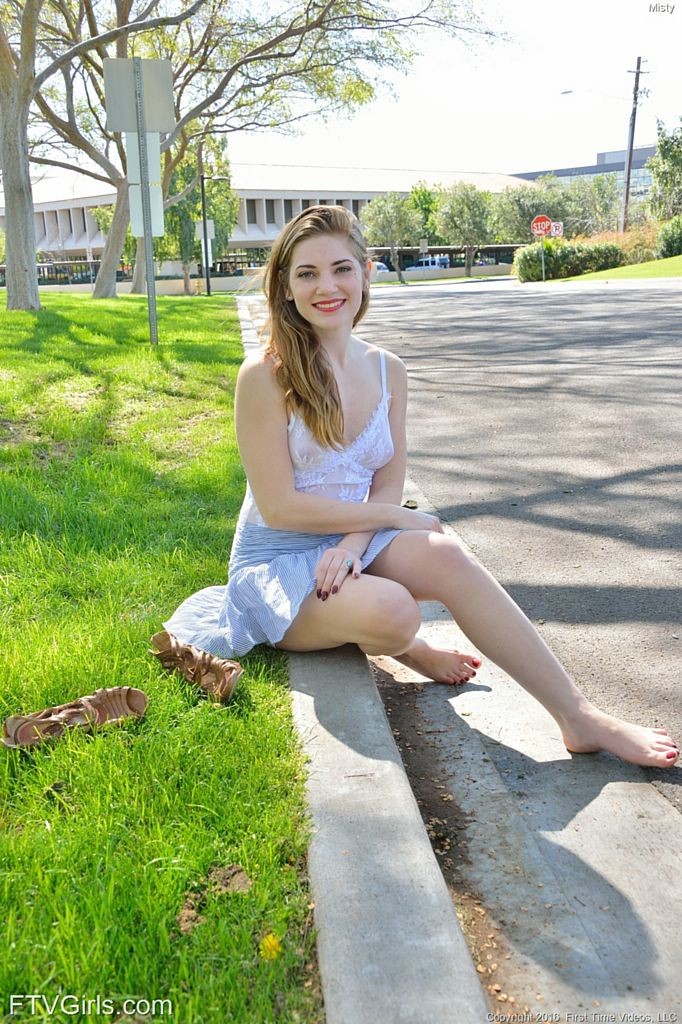 Upskirt Pussy in the Park #70951784