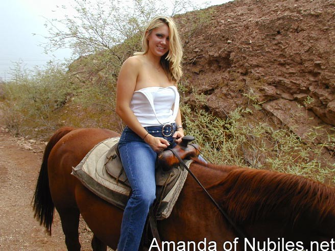 Tight rubia stripping &amp; posando desnuda
 #71483455