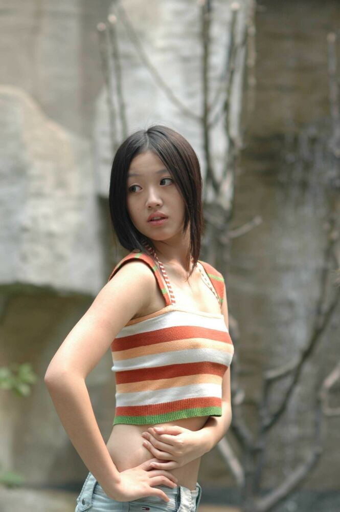 アジアの女の子たちがカメラのためにポーズをとってファックしている 19
 #69832408