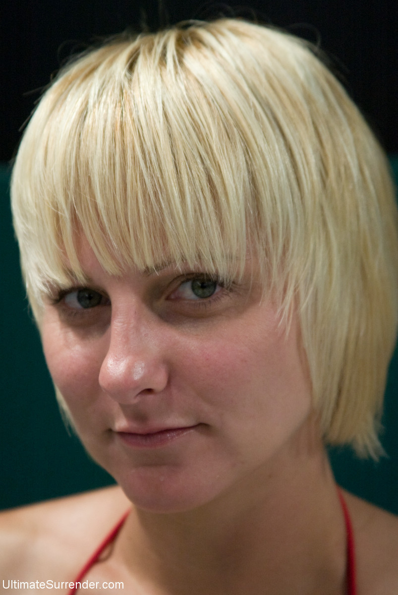 Echtes, ungeschriebenes Nacktwrestling endet mit einer Verletzung!
 #74610936