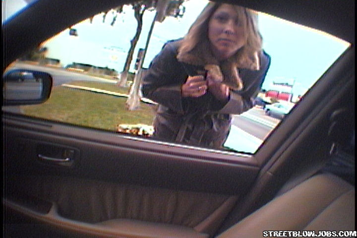 Süßes Babe wird nackt im Auto durch Spionagebrille gefilmt
 #74536167