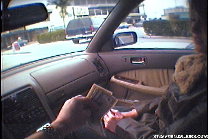 Süßes Babe wird nackt im Auto durch Spionagebrille gefilmt
 #74536185