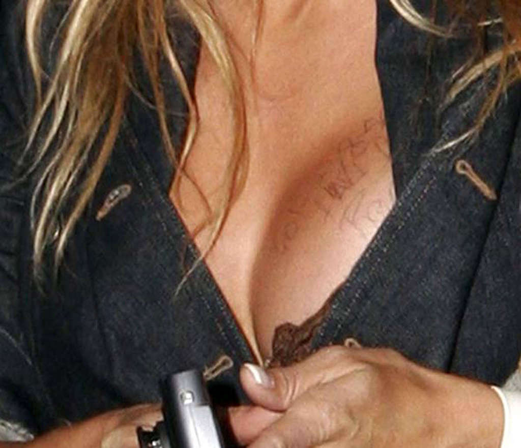 Pamela anderson exposing her sexy body and fucking huge boobs
 #75350963