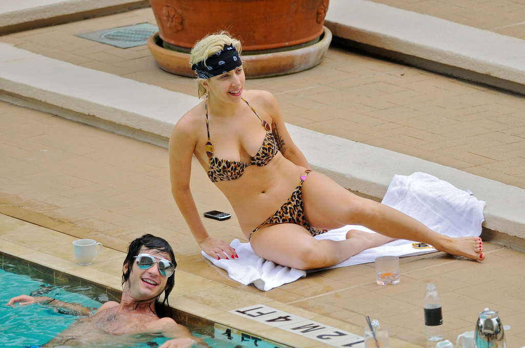 Lady Gaga exposing her sexy body and hot ass in bikini on pool #75339037