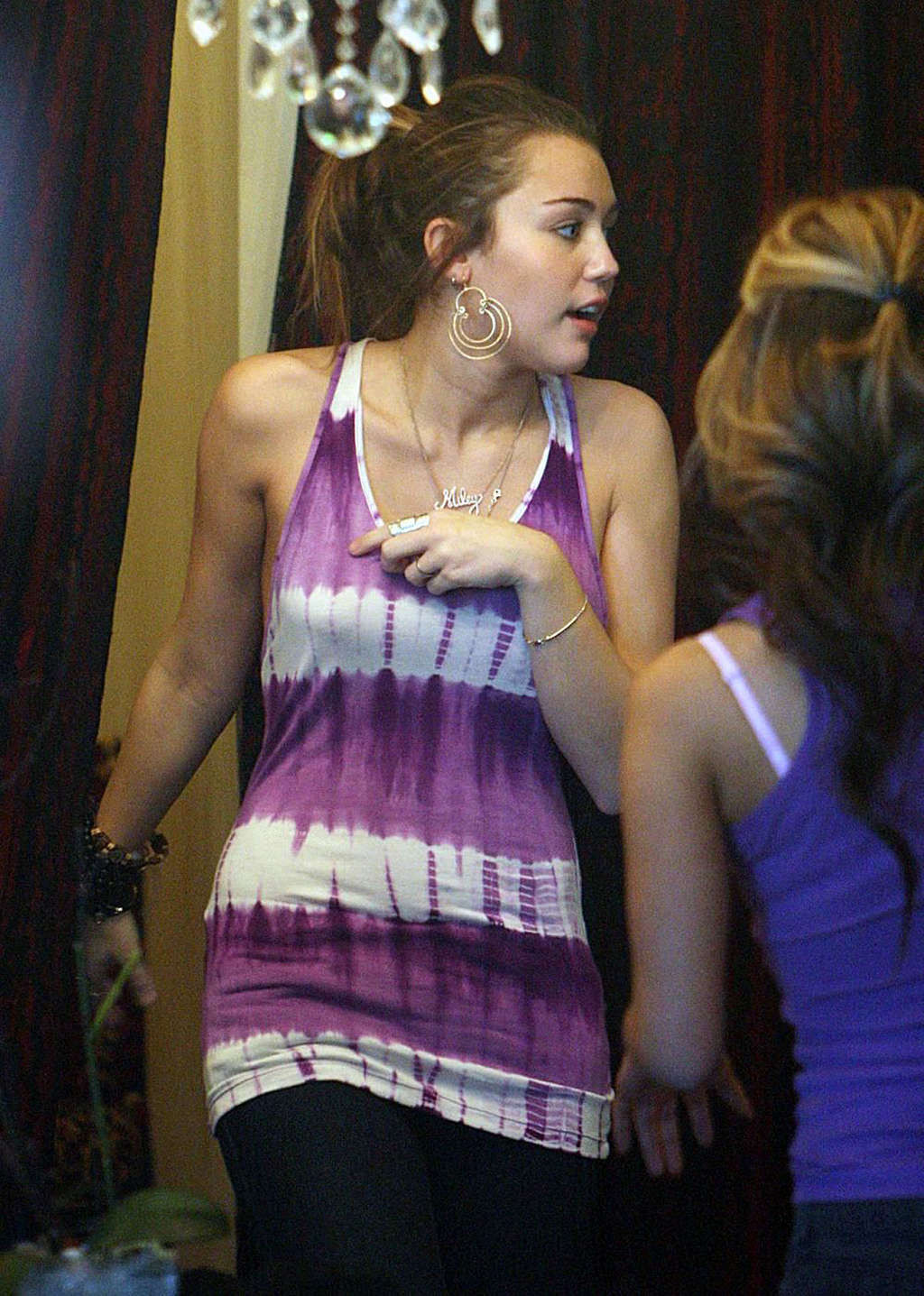 Miley Cyrus、セクシーな体といい乳房を露出する
 #75351588