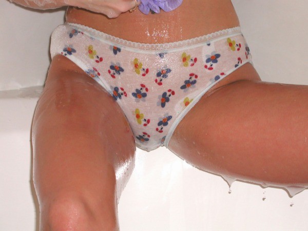 Wet panties on blonde hottie in the tub #70704178