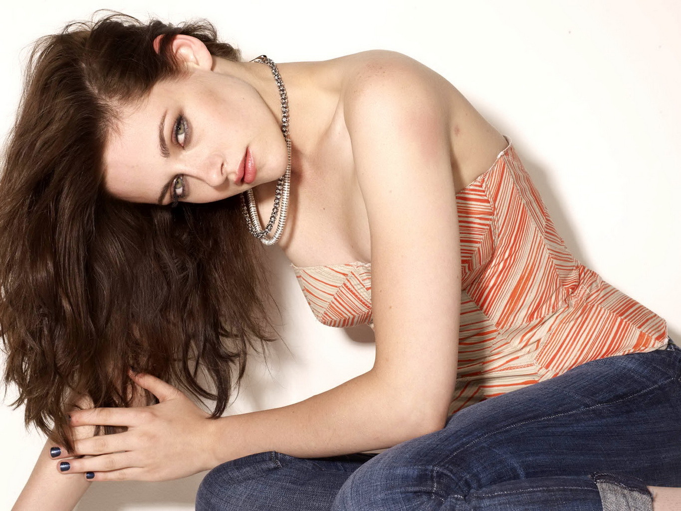 Kristen Stewart zeigt kleine Titten in trägerlosem Top beim Glamour-Fotoshooting
 #75271700