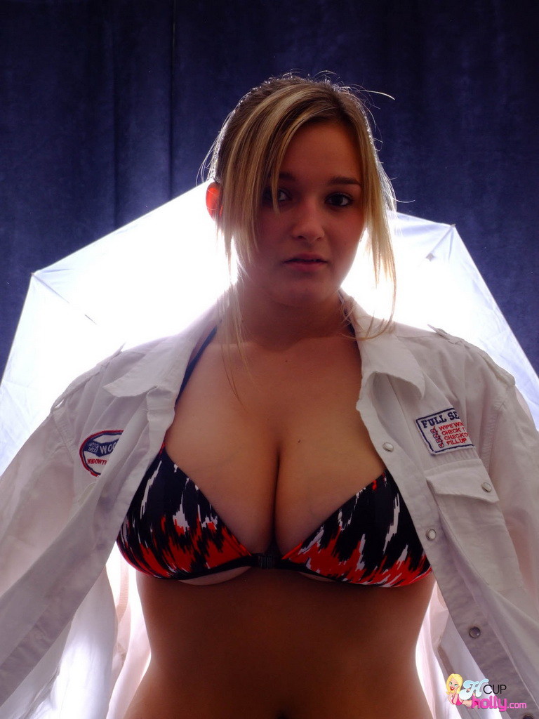 Conoce a la nueva sensación joven británica de grandes tetas
 #70247476