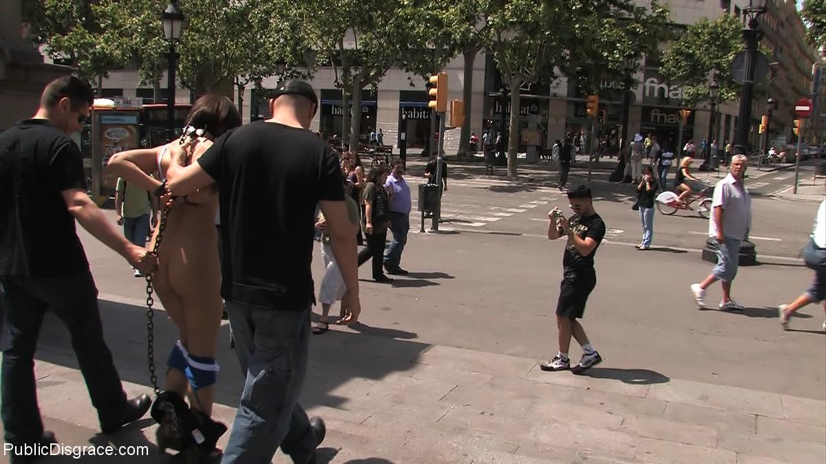 Nena desnudada, atada y follada al aire libre en lugares públicos
 #71987353