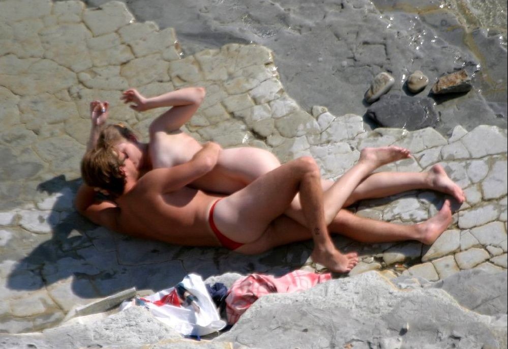 Una hermosa nudista rusa sabe cómo divertirse
 #72251675