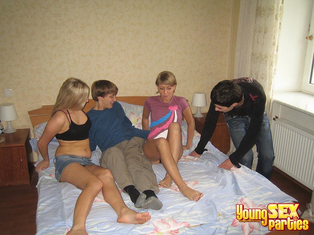 YOUNG SEX PARTIES: teenagers hanging out and fucking loud #76805379