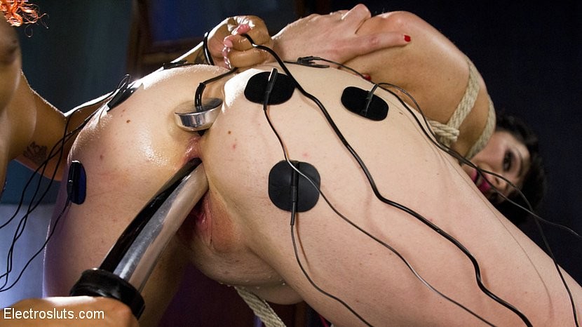 Siouxsie q elettrico giocato per la sottomissione sessuale da lezdom daisy 
 #70844786