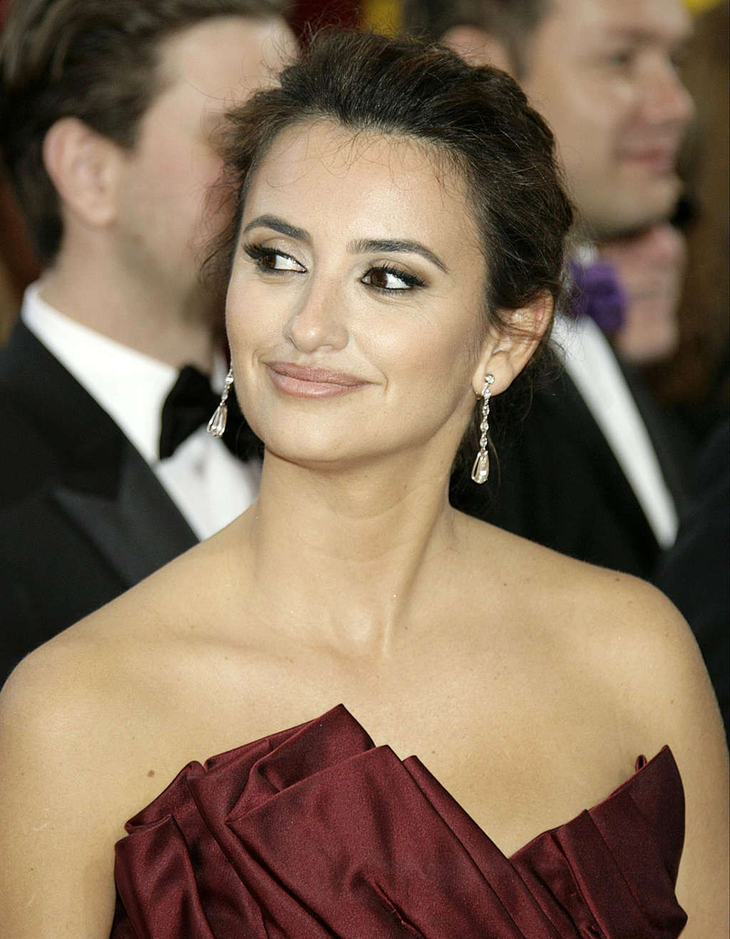 Penelope cruz est très sexy dans sa jupe de soirée.
 #75357217