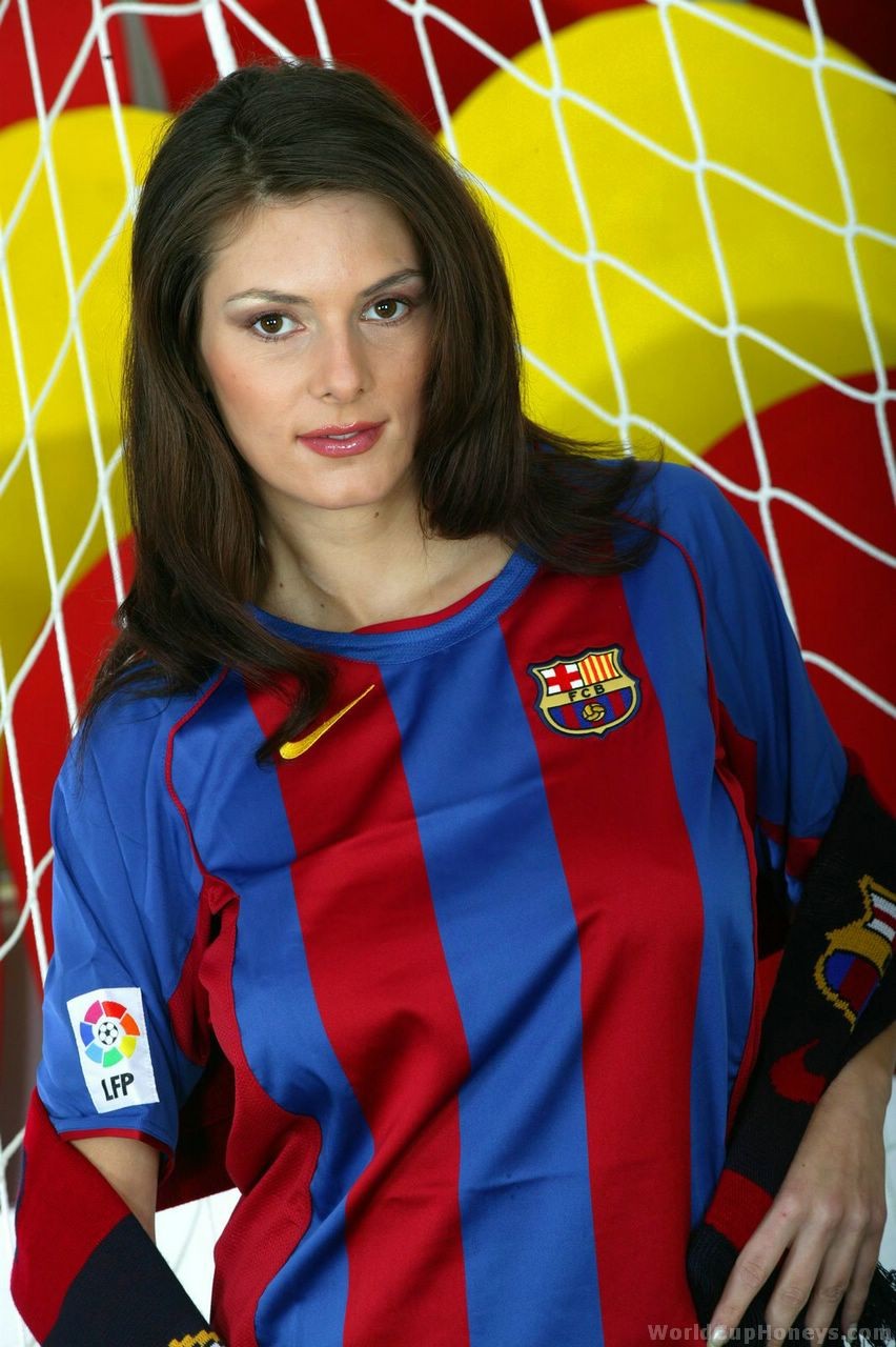 Jugador de fútbol sexy y tetona
 #79408861