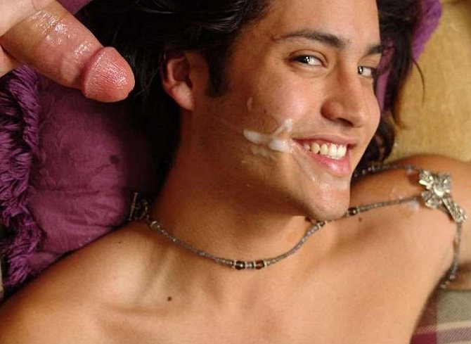 Latino-Twink genießt Saugen n Ficken n Gesichts-Cumming gusto
 #76975375